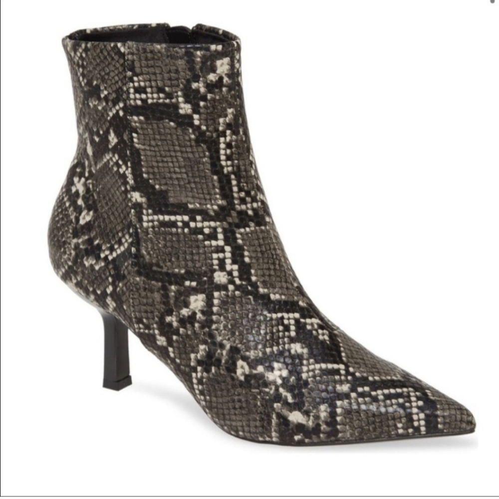 Steve Madden Sparrow‎ Point Toe heeled Bootie gray black faux snakeskin size 7